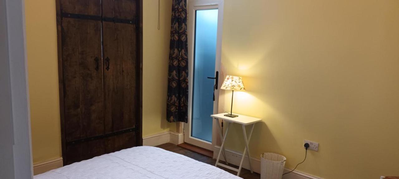 Room With Luxury Private Bathroom & Independent Entrance Near Tube Λονδίνο Εξωτερικό φωτογραφία