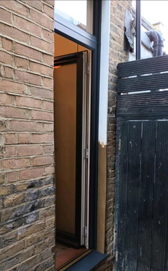 Room With Luxury Private Bathroom & Independent Entrance Near Tube Λονδίνο Εξωτερικό φωτογραφία