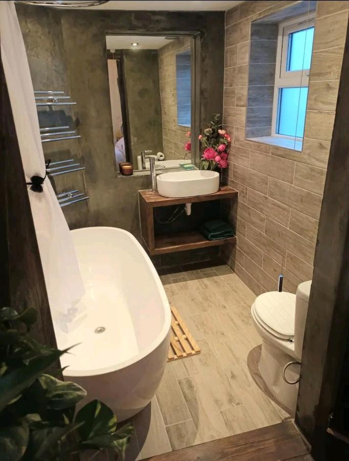 Room With Luxury Private Bathroom & Independent Entrance Near Tube Λονδίνο Εξωτερικό φωτογραφία