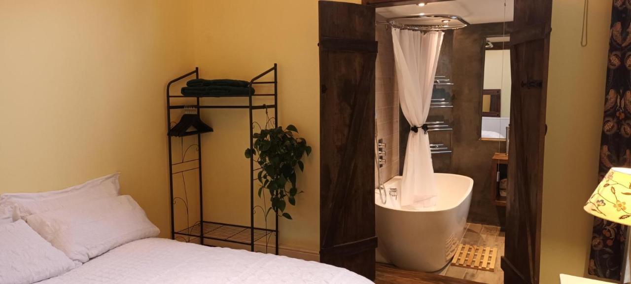 Room With Luxury Private Bathroom & Independent Entrance Near Tube Λονδίνο Εξωτερικό φωτογραφία