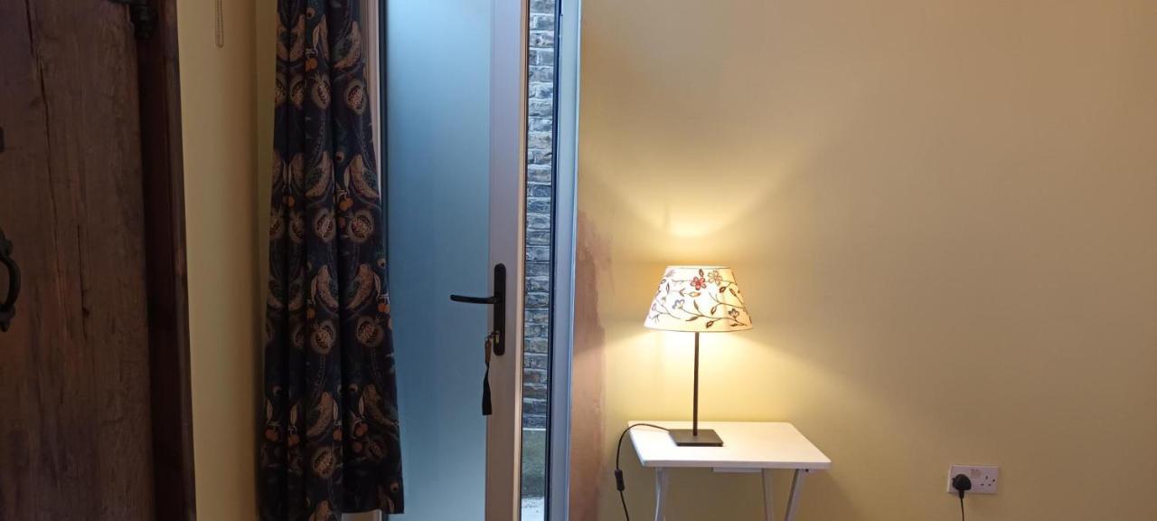 Room With Luxury Private Bathroom & Independent Entrance Near Tube Λονδίνο Εξωτερικό φωτογραφία