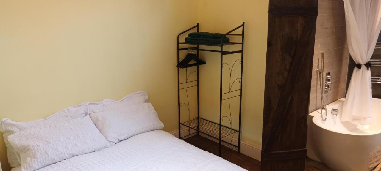 Room With Luxury Private Bathroom & Independent Entrance Near Tube Λονδίνο Εξωτερικό φωτογραφία