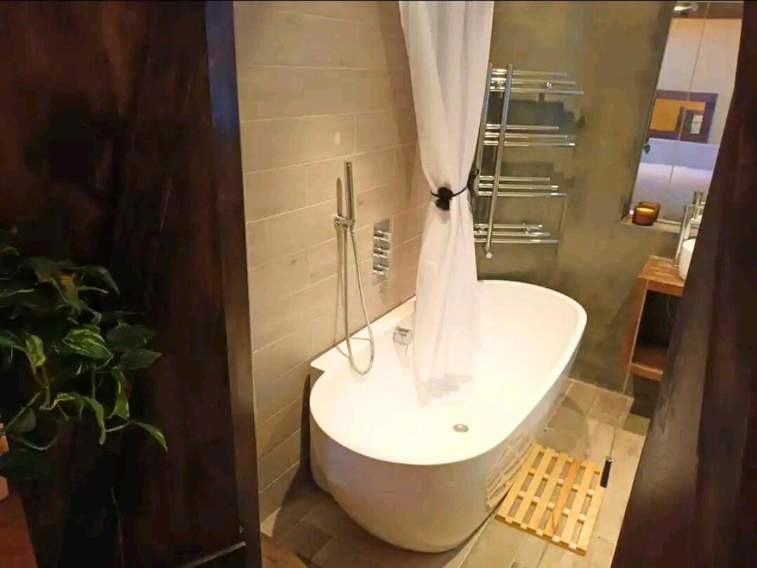 Room With Luxury Private Bathroom & Independent Entrance Near Tube Λονδίνο Εξωτερικό φωτογραφία